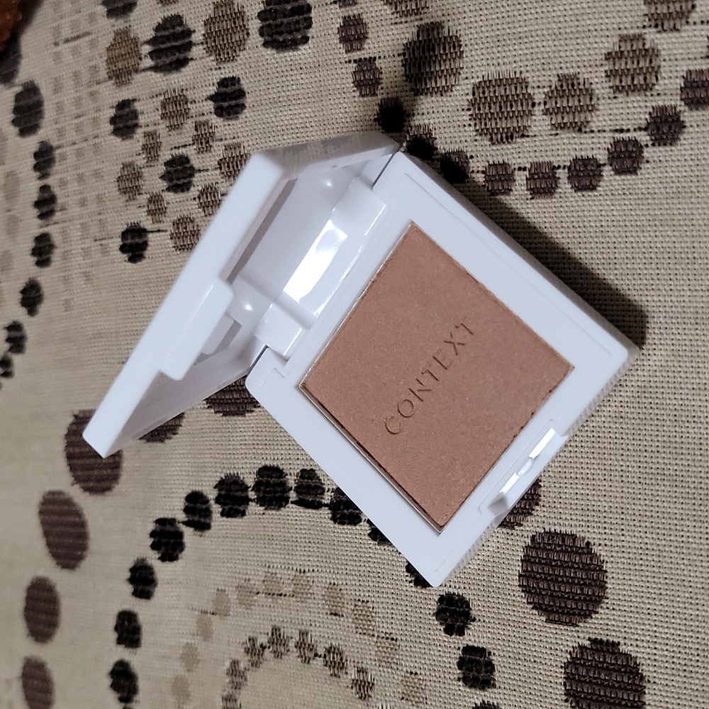 Context Matte Bronzer in Undisputed  0.10 oz